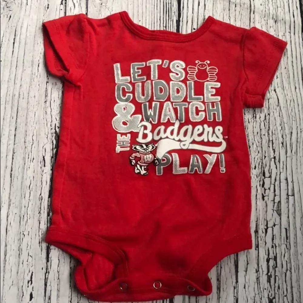 🍭*6/$30* Wisconsin Badgers Onesie - 9 mo